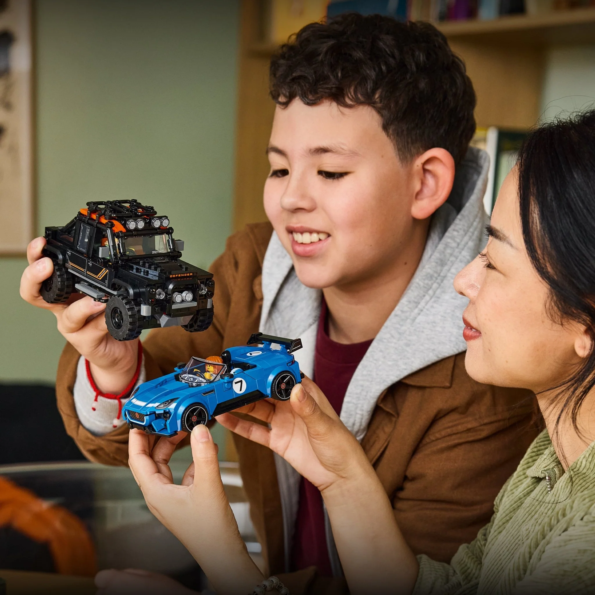 LEGO® Speed Champions Jaguar Project 7 & Land Rover Defender 77264 - Image 3
